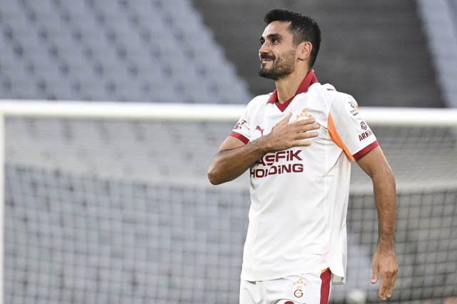 <a class='keyword-sd' href='/galatasaray/' title='Galatasaray'>Galatasaray</a>'da taşlar yerinden oynuyor! Okan Buruk'tan ezber bozan karar