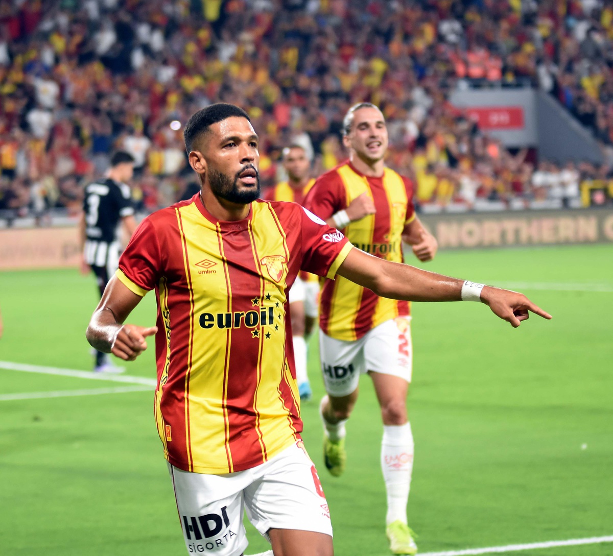 Kiralıktan dönen Rhaldney Göztepe\'de 6 maçın tamamında görev yaptı