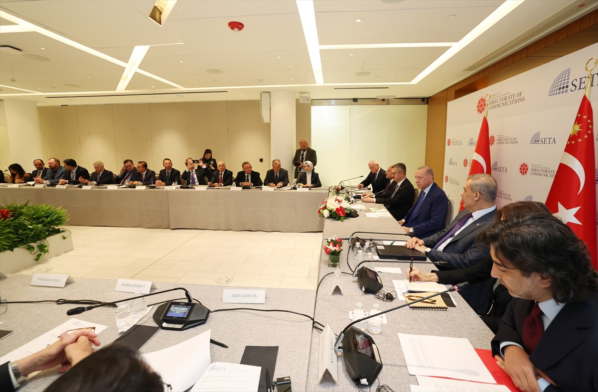 GÜNCELLEME - Cumhurbaşkanı Erdoğan, ABD\'li düşünce kuruluşu temsilcileriyle bir araya geldi: