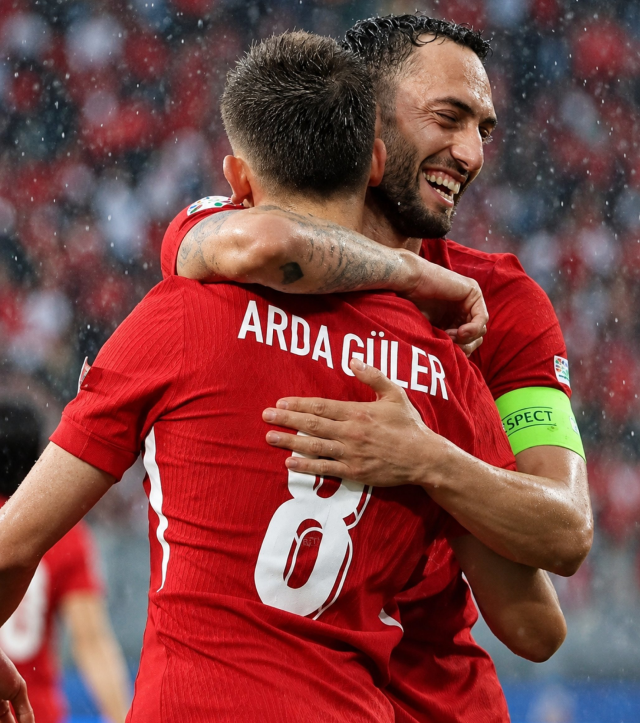 Hakan Çalhanoğlu 10 numarayı Arda Güler'e bıraktı