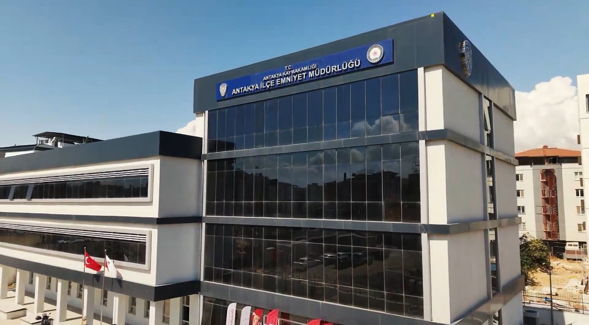 Hatay Valisi Masatlı, Antakya İlçe Emniyet Müdürlüğü yeni binasında inceleme yaptı