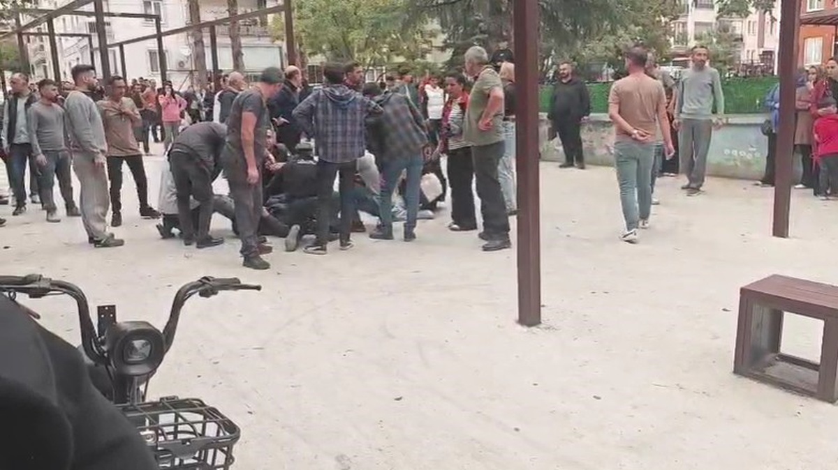 Isparta Yalvaç\'ta çıkan kavgada 1 kişi bıçakla yaralandı, şüpheli gözaltına alındı