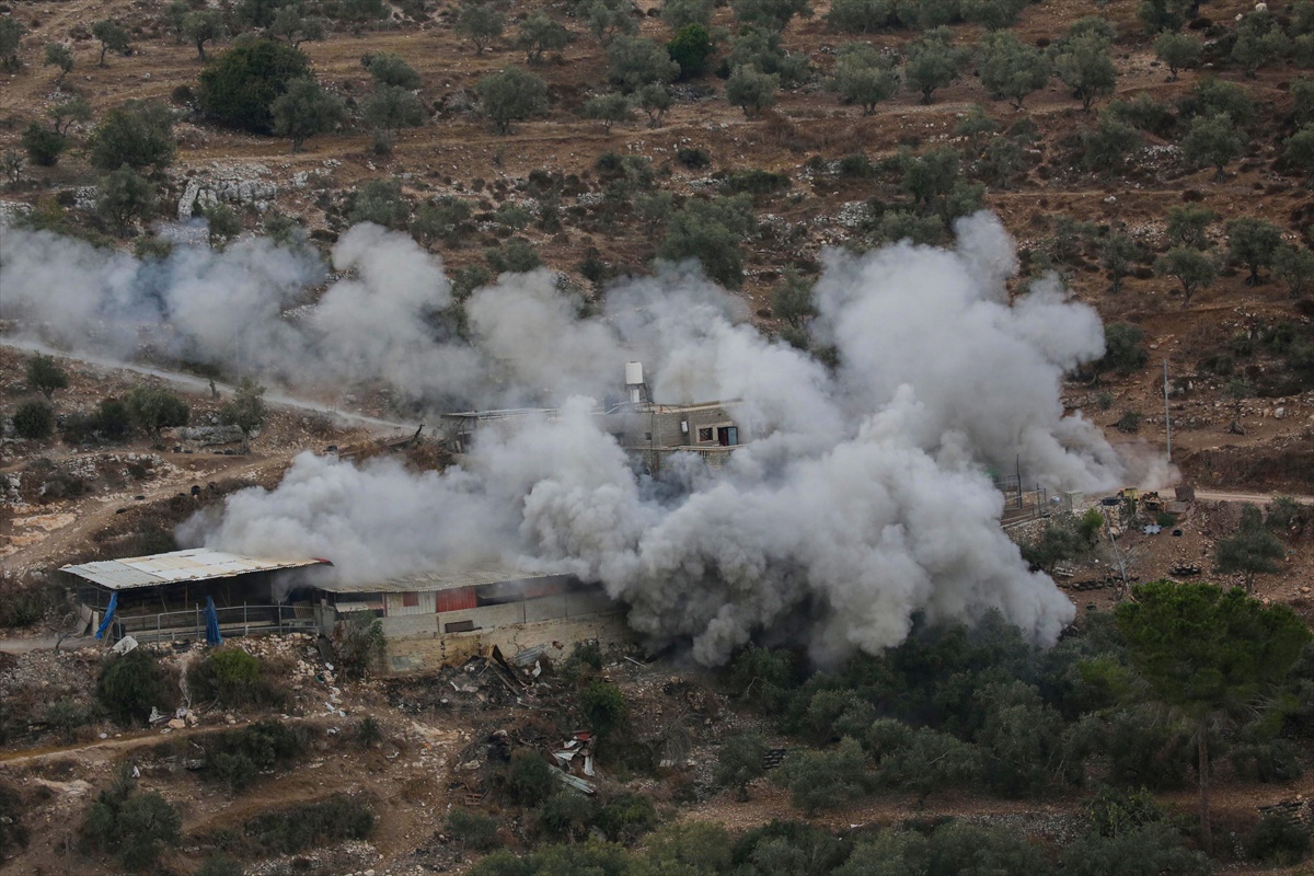 İsrail ordusu, Nablus Beyt İmrin\'de Filistinli esirin evini sabah baskınında yıktı