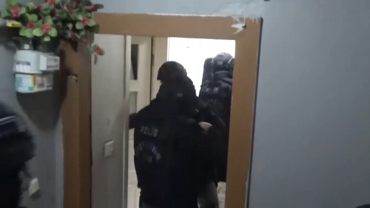 İstanbul\'da DEAŞ ve El Kaide\'ye yönelik operasyonda 11 şüpheli gözaltına alındı