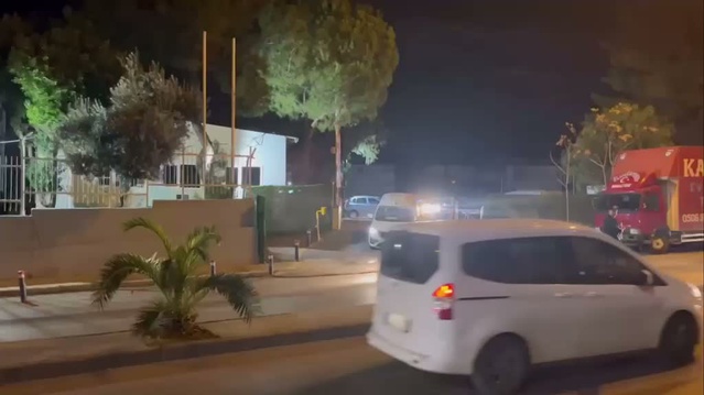 İzmir'de 78 adrese eş zamanlı baskında aranan 184 kişi gözaltına alındı