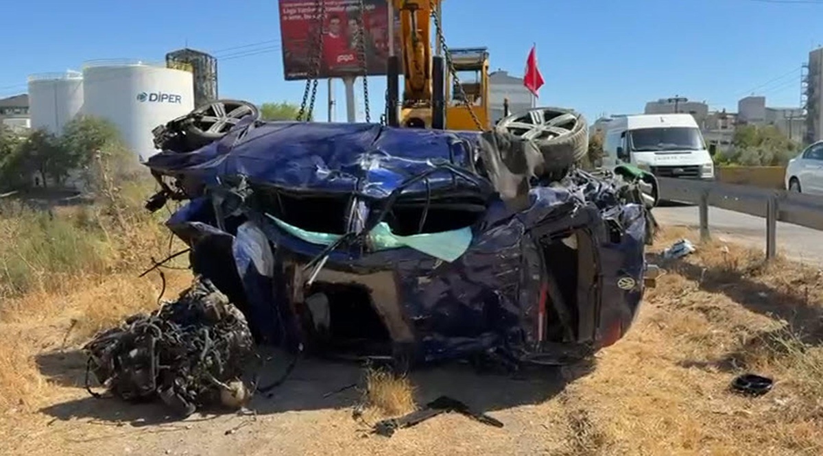 İzmir Kemalpaşa\'da şarampole yuvarlanan otomobilde 1 kişi öldü, 2 kişi yaralandı