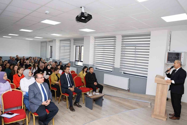 Karabük'te rehber öğretmenler toplantısında Akbaş akran zorbalığına dikkat çekti