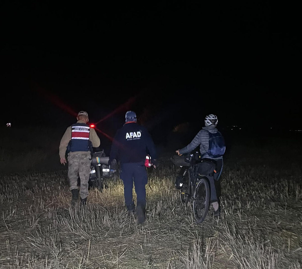 Kars Susuz\'da bisikletli 2 turist jandarma ve AFAD ekiplerince bulundu