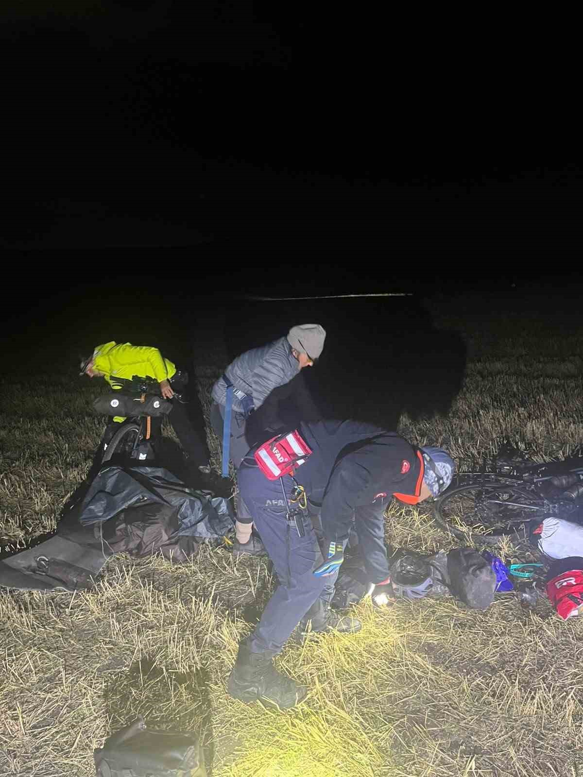Koordinatları tercümanla belirlenen 2 yabancı uyruklu turist Kars Susuz\'da kurtarıldı