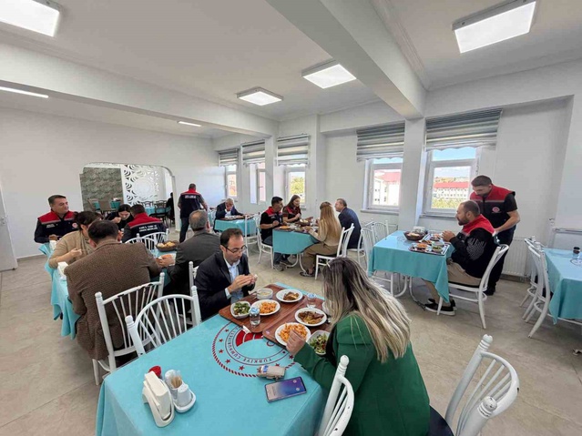 Kars Valisi Polat, Tarım İl Müdürlüğü'nde tarım ve hayvancılıkla ilgili bilgi aldı
