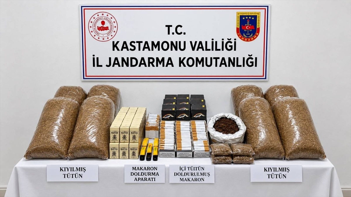 Kastamonu\'da jandarma 3 şüpheliyi gözaltına aldı, 4 ruhsatsız tabanca ele geçirildi