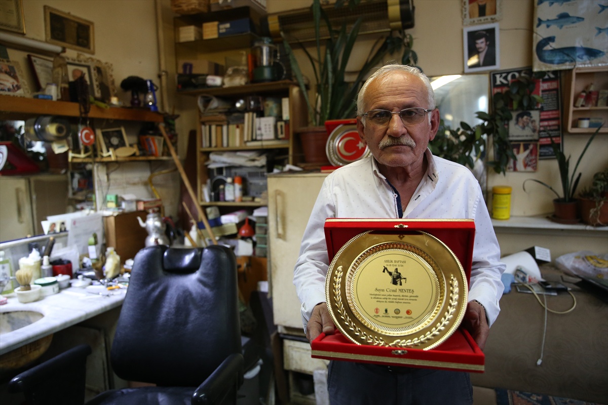 Kastamonu\'da 66 yıldır berberlik yapan Cemil Menteş yılın ahisi seçildi