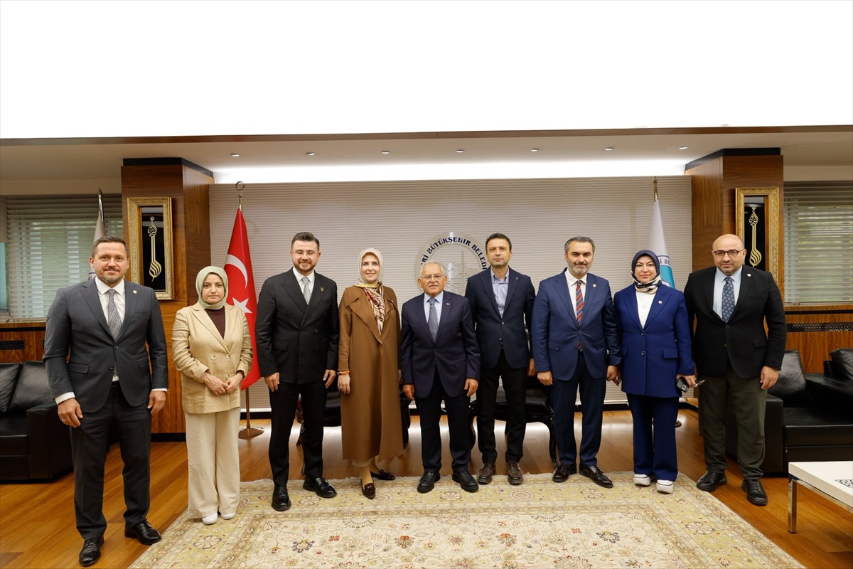 Kayseri\'de Büyükkılıç, AK Parti heyetiyle kentin ihtiyaçlarını istişare etti
