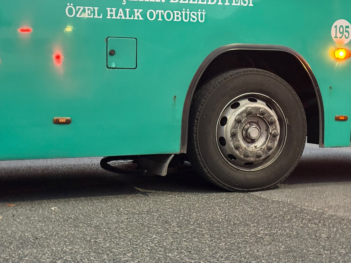 Kayseri Kocasinan\'da özel halk otobüsünün çarptığı 10 yaşındaki bisikletli çocuk öldü