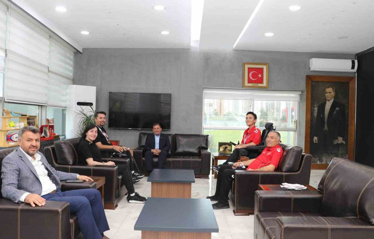 Boccia\'da dünya rekoru kıran Bozbıyık, Kayseri İl Müdürü Kabakcı\'yı ziyaret etti