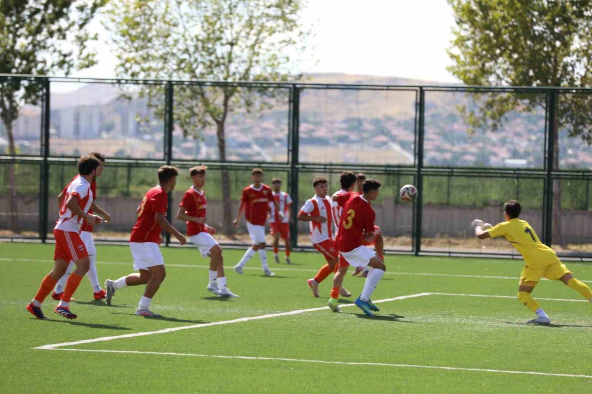 Kayserispor U-19, evinde Adanaspor'u 2-1 yenerek lige galibiyetle başladı