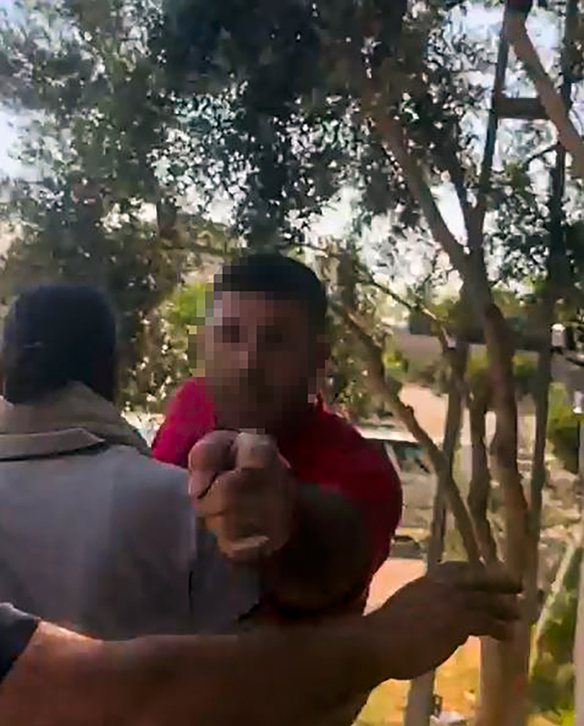 Fırat Kalkanı gazisine evinde kabusu yaşattı: Delik deşik ederim