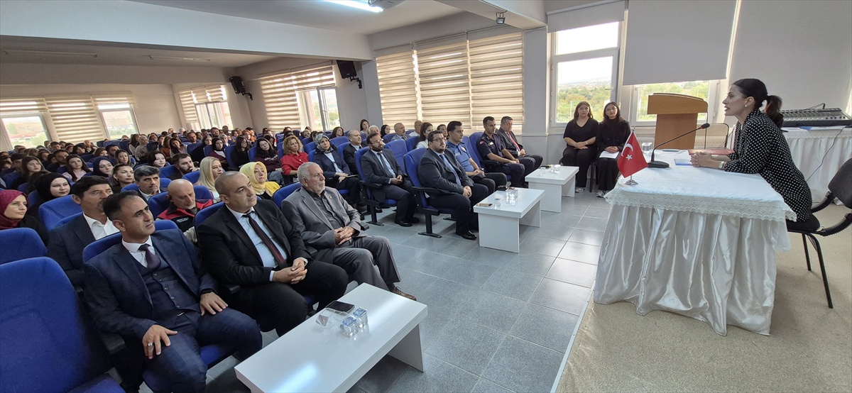 Kırıkkale Üniversitesi\'nde kaymakam, gençlere Terörsüz Türkiye\'yi anlattı