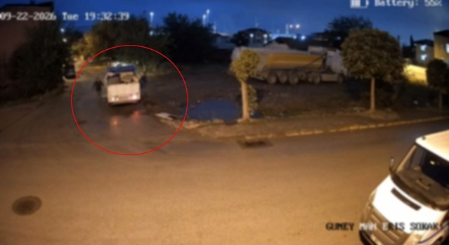 Kocaeli Körfez'de atık dökmek isteyenler güvenlik kamerasını görünce geri topladılar