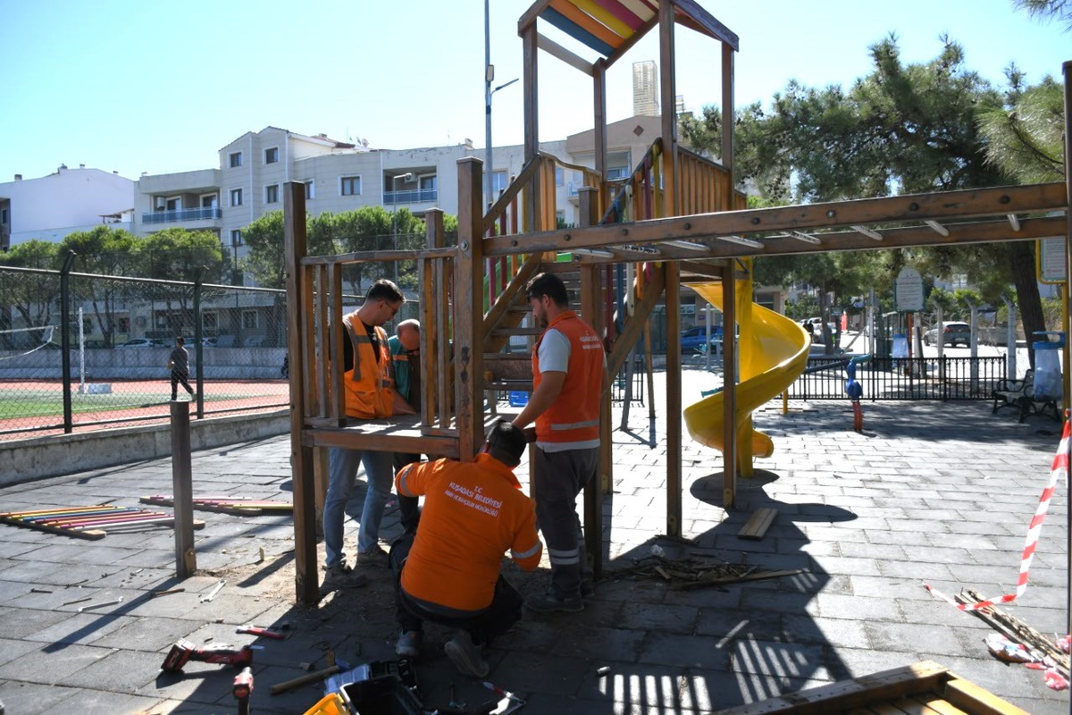 Kuşadası Belediyesi Davutlar\'da oyun grubunu yenileyip kullanışlı hale getirdi