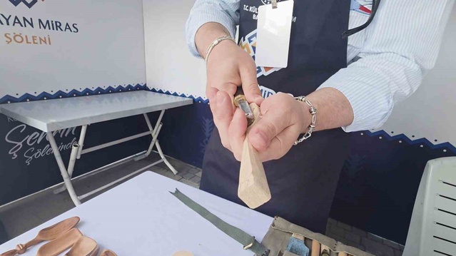 Ahşap kaşık sanatçısı Kandemir, sanatını yurt dışında temsil etmeyi hedefliyor