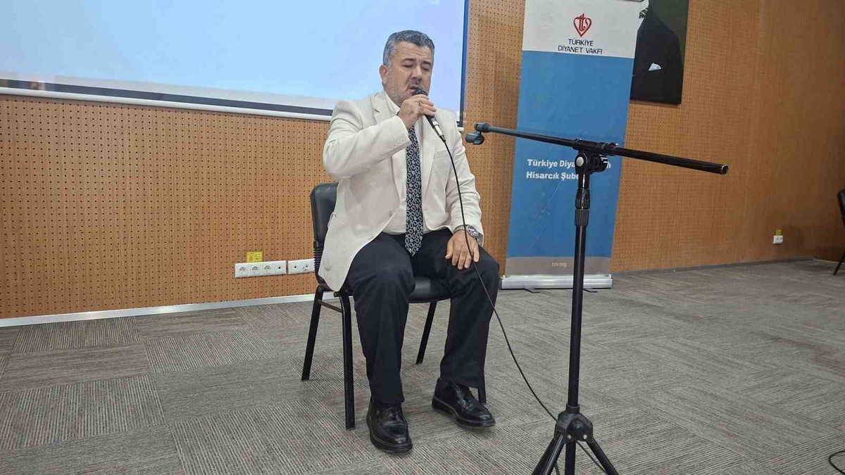Kütahya Hisarcık\'ta Mevlid-i Nebi\'de Prof. Dr. Yalçın güvenilirliği anlattı