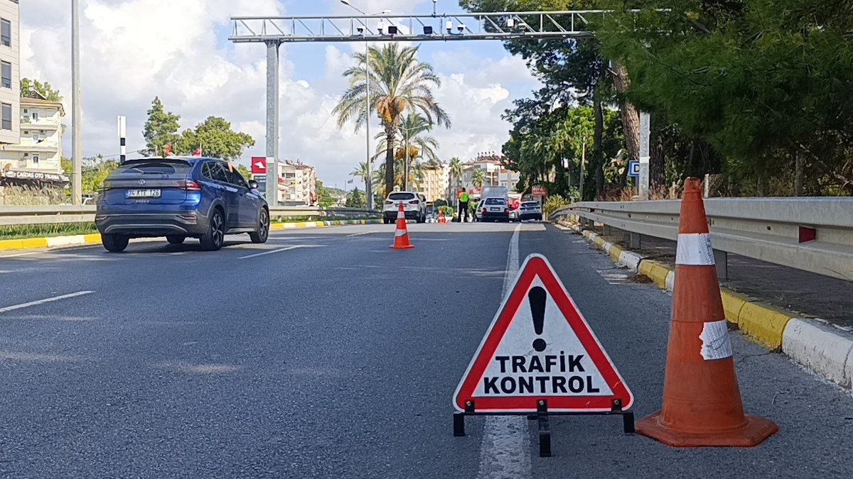 Manavgat\'ta ölüye ait ehliyetle yakalanan sürücü 22 yıl 11 ay hapisle tutuklandı