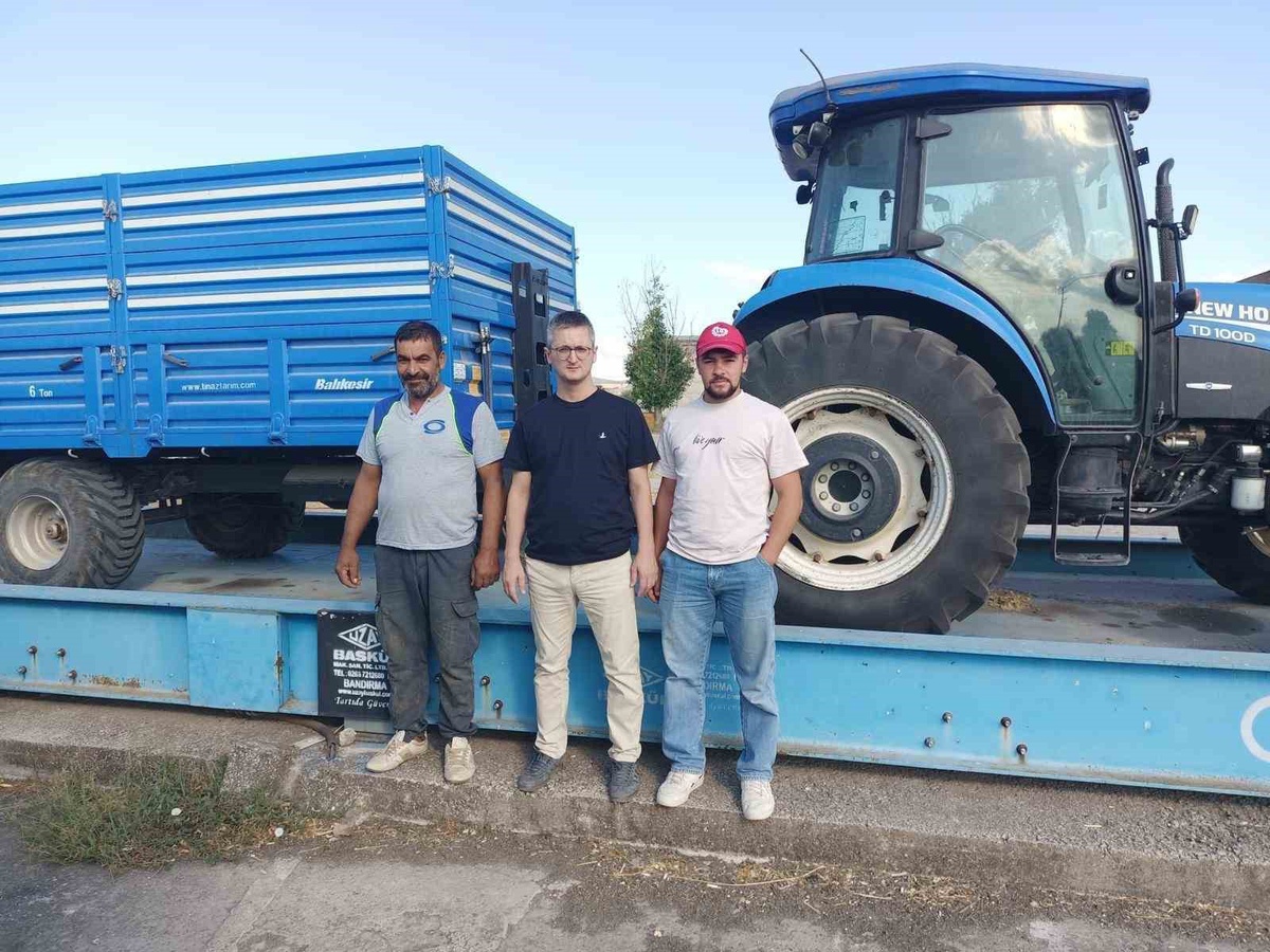 Manyas\'ta kooperatifin ayçiçeği alımı bin 600 tonu buldu, ön alım fiyatı 37 TL oldu