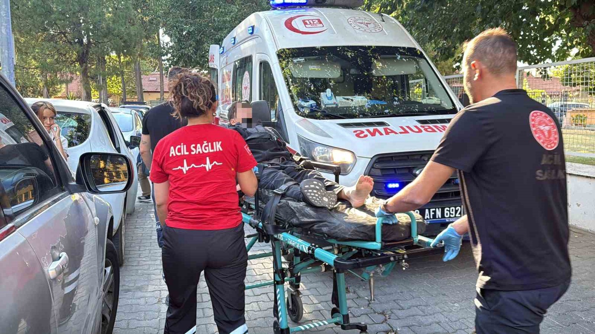 Menteşe’de okul çıkışı öğrencinin ayağı otomobilin altında kaldı