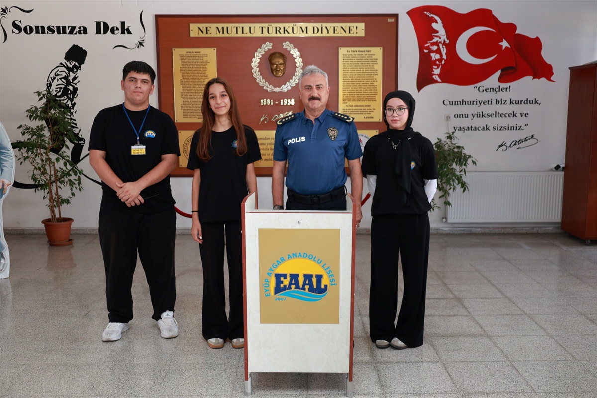 Mersin İl Emniyet Müdürü Aktaş, Toroslar\'da öğrencilerle buluşup esnafı ziyaret etti