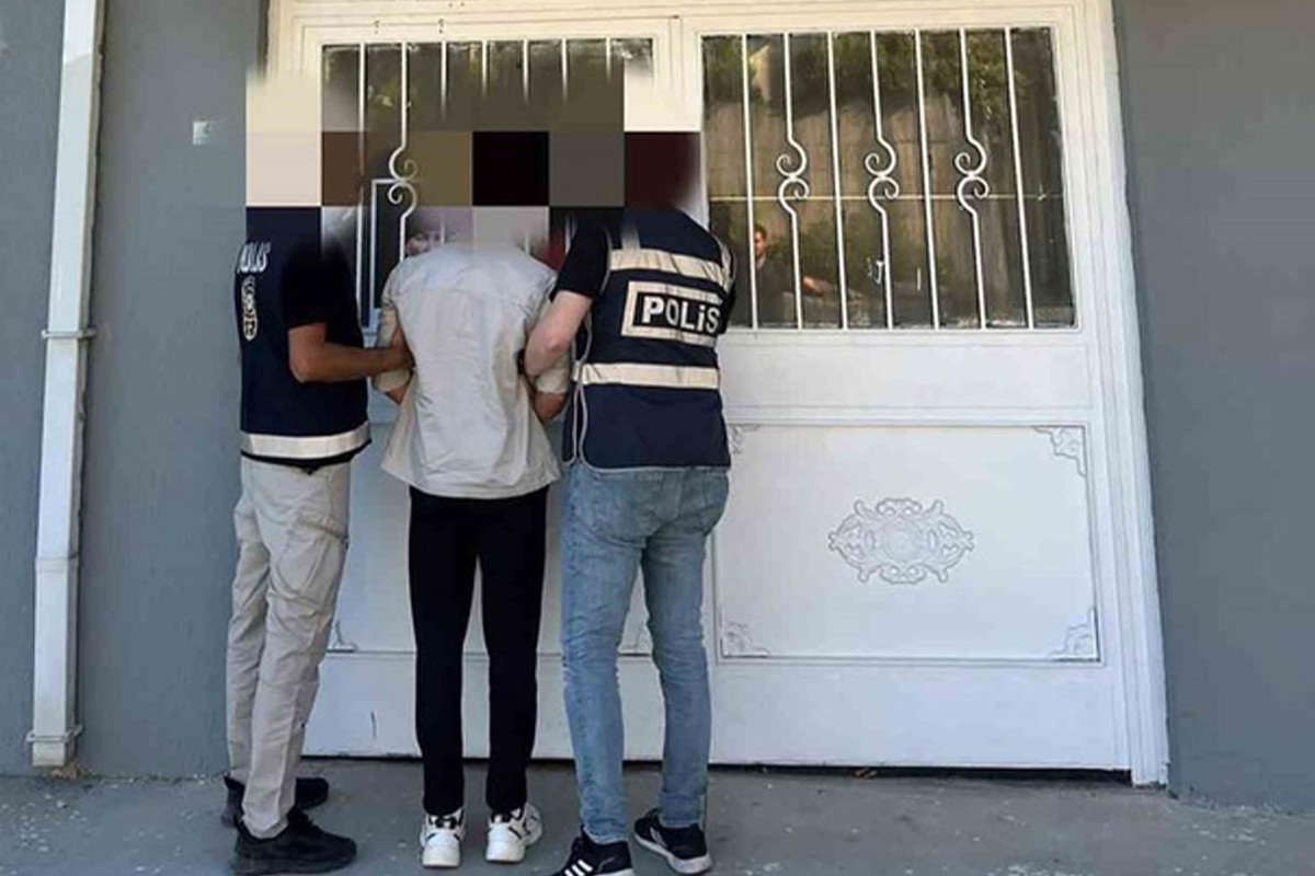 Muğla\'da Atatürk büstüne büyük saygısızlık! Yaptıkları kameralara yansıdı