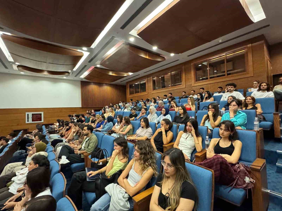 Muğla Sıtkı Koçman Üniv.\'de hemşirelik 4. sınıflara hastane oryantasyonu düzenlendi