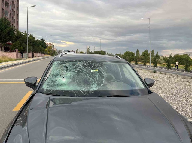 Niğde Sarıköprü'de otomobil ile elektrikli bisiklet çarpıştı, 1 kişi yaralandı