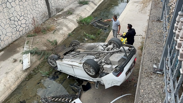 Niğde'de kanala düşen 51 ES 524 plakalı otomobilin sürücüsü yaralandı