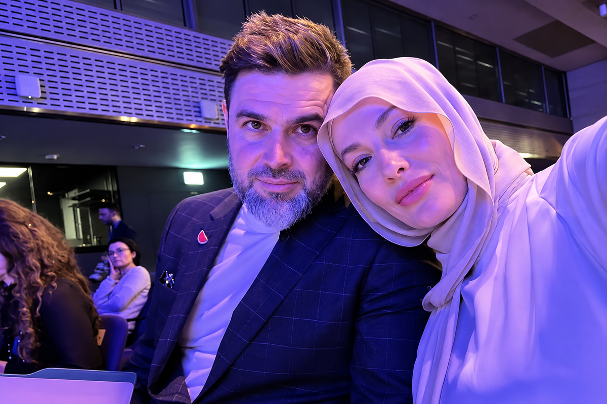 Reshad Strik\'ten Gamze Özçelik\'e aşk dolu sözler: Gülümsediğinde ruhumu aydınlatıyorsun
