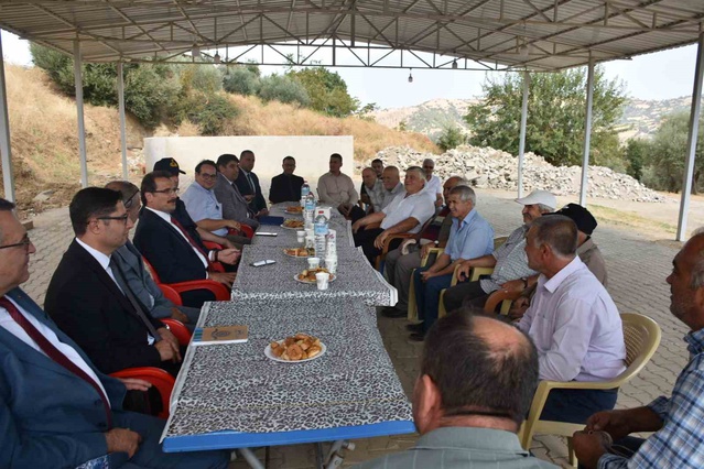 Salihli Kaymakamı Güldoğan, Karaağaç ve Çelikli'de talepleri dinleyip talimat verdi