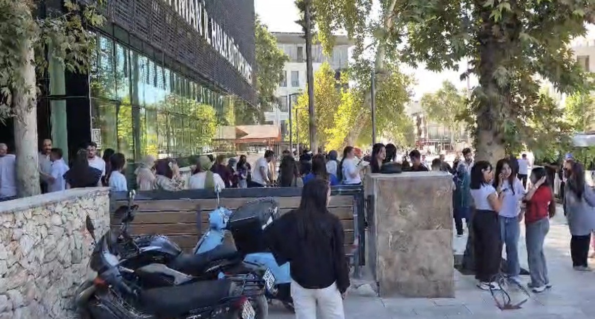 Adıyaman\'da da hissedilen 5.4\'lük depremin merkez üssü Şanlıurfa Karaköprü oldu