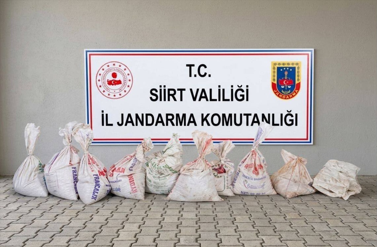 Siirt\'te 300 kilogram fıstık çalan 3 şüpheli fabrikada suçüstü yakalandı