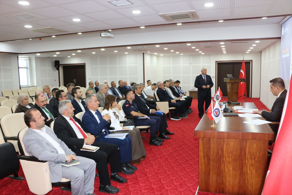 Trabzon Of\'ta Kaymakam Akça başkanlığında okul güvenliği toplantısı yapıldı