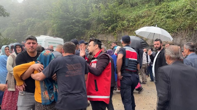 Trabzon Ortahisar Çağlayan Mahallesi'nde toprak kayması işçinin ölümüne neden oldu
