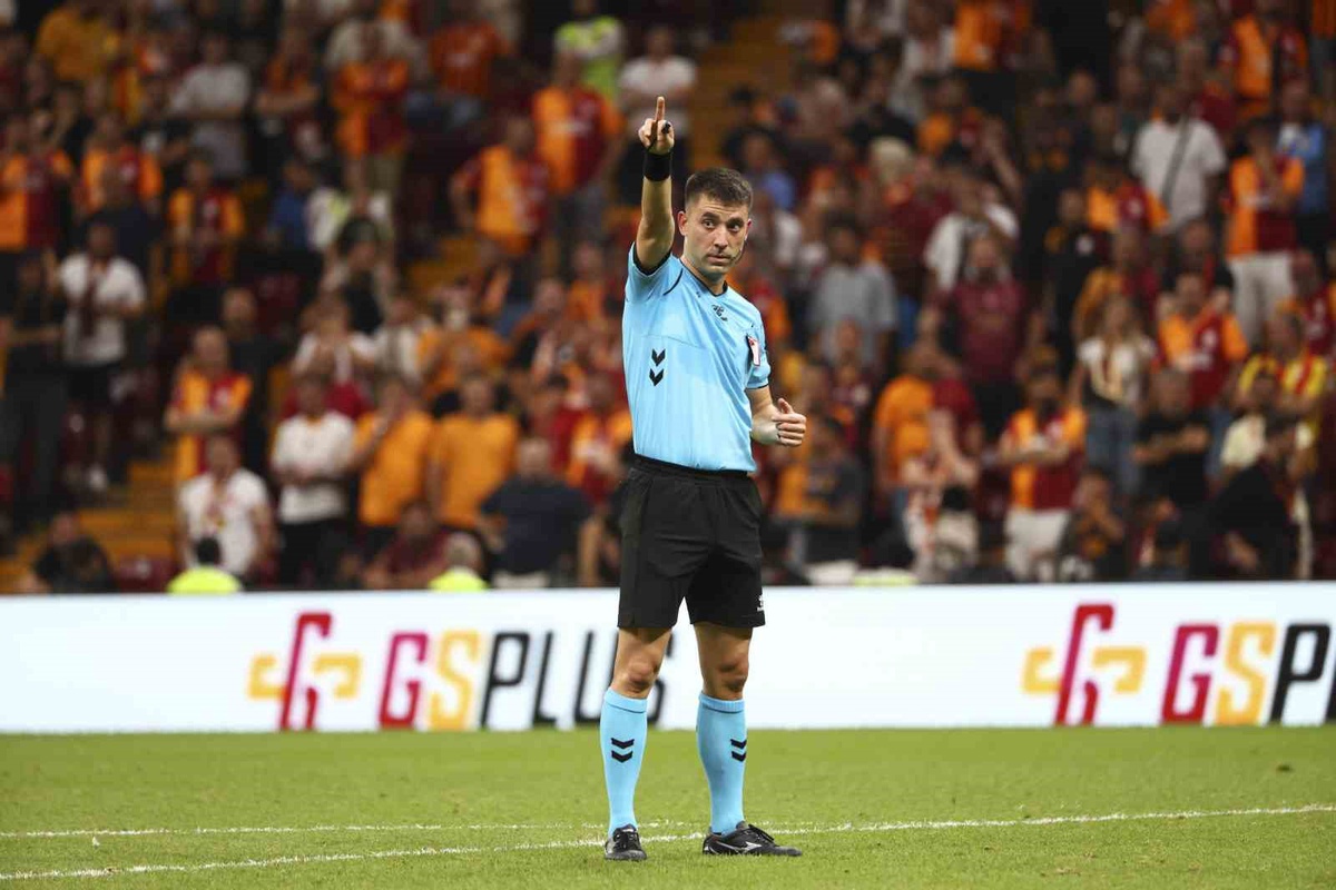 Süper Lig'de 6 haftada 54 maçta 21 hakem görev aldı, zirvede dört isim 4'er maç yönetti