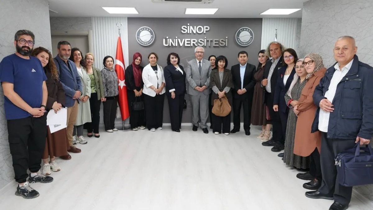 Türk Halkları Sempozyumu uluslararası kurulu Sinop\'ta Rektör Taşdemir\'le görüştü