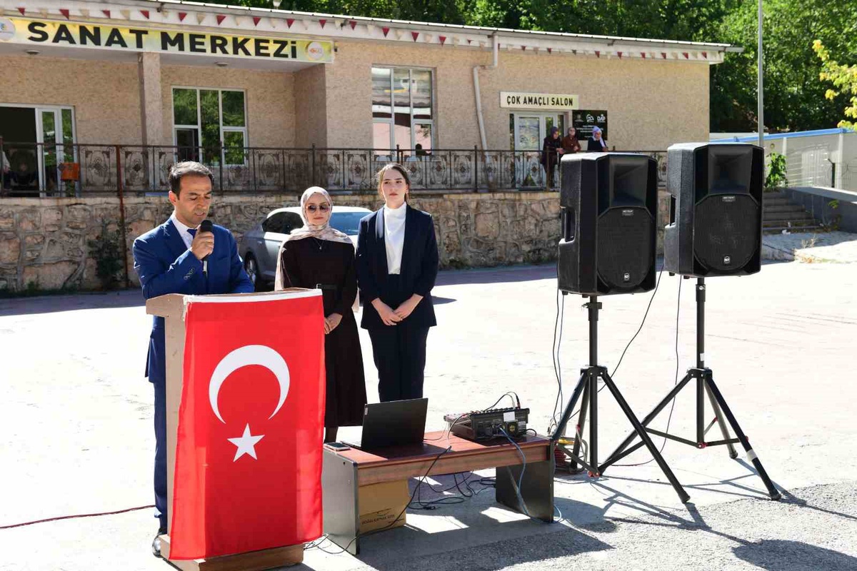 Van Çatak\'ta İlköğretim Haftası, Atatürk İlkokulu bahçesinde kutlandı
