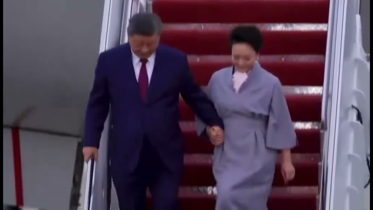 Andrews Üssü\'nde Xi Jinping için karşılama töreni düzenlendi, iki B-1 uçağı uçtu
