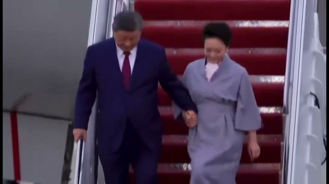 Andrews Üssü'nde Xi Jinping için karşılama töreni düzenlendi, iki B-1 uçağı uçtu