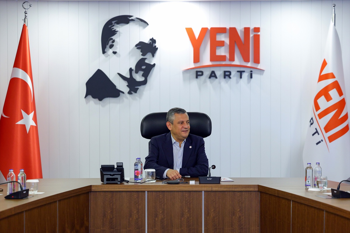 Özgür Özel, Alevi kurumlarının temsilcileriyle parti genel merkezinde bir araya geldi