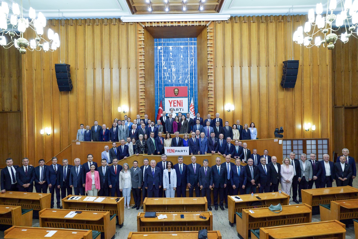 91 koltuklu YENİ Parti 1-2 Ekim\'de Özgür Özel başkanlığında bir araya gelecek