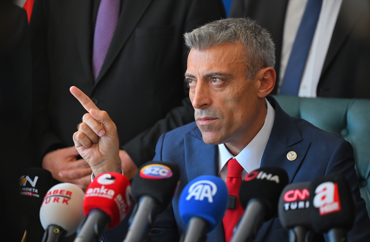 Yenilik Partisi lideri Yılmaz, Yeni Parti\'yi 5 Ekim\'e kadar birleşmeye davet etti