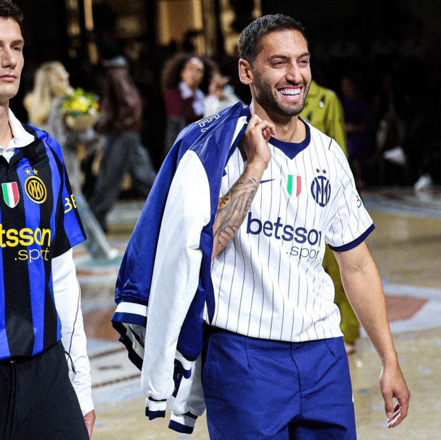 Yeşil sahadan podyuma! Hakan Çalhanoğlu Milano'da boy gösterdi