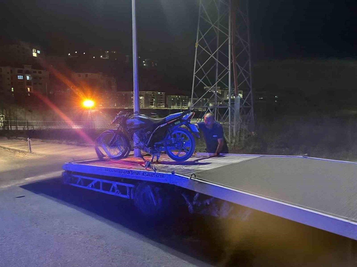 Adıyaman Gölbaşı\'nda jandarma, abartı egzoz kullanan sürücüye 16 bin lira ceza kesti